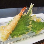 旬彩 天ぷら 心来(しんら） - 海老 と 大葉。　　　　　2018.05.01