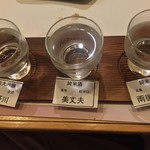 海鮮処 とも吉 - 地酒飲み比べセット 700yen