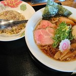 麺屋 甚八 - 魚介中華そばと炒飯セット