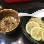四ツ谷麺処スージーハウス - レモンつけ麺 中盛  中盛だとスープが足りない印象