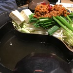 Shabushabu Onyasai - 和牛だしと担々肉鍋