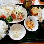 夢庵 - 日替わり２　油淋鶏定食　コロッケと棒餃子がつきます