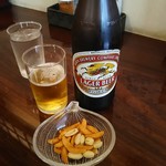 清見そば本店 - 瓶ビール 550円 柿の種はサービス