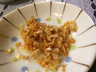 Ramen Roman - 「焦がしニンニクチップ」極く一般的な焦がしニンニクのチップであるが、タイ料理でもよく使用されるようだ。今回の「センレック・ナムトック・ムー」 にも「パッタイ」 にも実によくマッチする味わいであった。