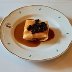 シェ・ジャニー - ヴァニラアイスクリーム、クレープ包み、ラム酒のソース