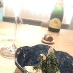 jeune ワインと小鍋 - お通し 茄子と大葉の味噌炒め。