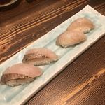 Umisen Yamasen - 平目と鯛の握り寿司