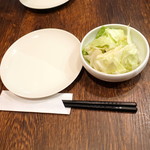 串揚げ 三四郎 - お通し（310円+税）代わりのキャベツ