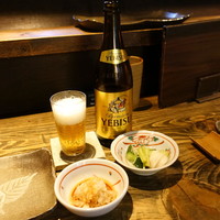 十二社通り 地鶏焼とりや - 瓶ビール750円+サ、7本コース3,700円+サ、お通しの鬼おろしと蕪・胡瓜のお新香