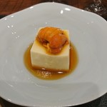 傳 - (2018年4月　訪問)ホワイトアスパラの豆腐と雲丹。ホワイトアスパラの風味が美味しい～。