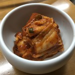 スタミナ苑 - まずはキムチ！ 旨い。即座になくなる。