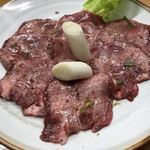 スタミナ苑 - 上タン。タンの旨さを実感できる大きさと柔らかさ。