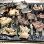 スタミナ苑 - 焼き加減は夫々の部位でことなるので焼き手がGOサインを！