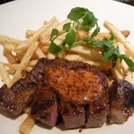 Wattle Tokyo - 友人のランチコースの「スコッチフィレ肉のグリル、フレンチフライ添え」