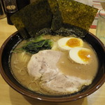 横浜ラーメン 北村家 - 味玉ラーメン(780円)