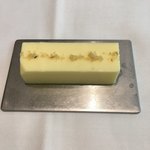 レストラン ヒロミチ - 無塩バター（山形産塩とベニバナ）