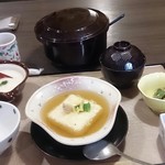 Kyoutoujitororoya - 揚げ出し豆腐ととろろのセット