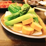 炭火焼肉 弁慶 - 野菜も高級そう!!
