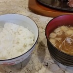 sute-kihausuigarashi - ご飯とお味噌汁。