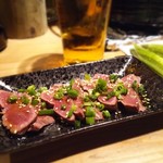 肉小屋 - 和牛ハツのタタキ480円