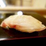 鮨みなと - ［2018/04］寿司① いさき昆布締めの握り