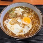 金町うどん - 月見そば(¥260)