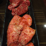 炭火焼肉徳重 - 