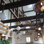 Nashi no ki - 店内は天井が高く居心地の好い空間が広がってます。