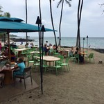 Lava Lava Beach Club - 夜にはこのビーチでライブパフォーマンスなども行われる様です。