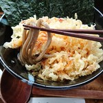 Jinem Bou Mansa Kuan - 粗目の蕎麦粉で打った田舎蕎麦