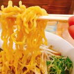 八乃木 - 加水率高い 中太縮れ麺