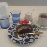 ふんわりさん - あまおうのチョコスフレ430円とダージリン180円