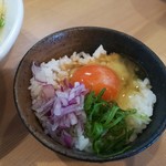 支那蕎麦屋 藤花 - 極め卵かけ飯 (200円)