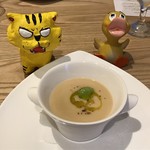 ristorante SAWADA - 空豆を浮かべた90%新玉ねぎの温かいスープ