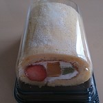 Marukitchen - 八百屋さんの米粉入りフルーツロール