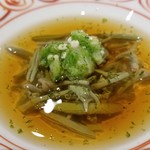馳走 啐啄一十  - ①蓴菜(広島県黒瀬産・今年初出荷)のポン酢漬け、刻みオクラのせ
      朝摘みならではの透き通った寒天質、素晴らしい逸品
      農薬の入らない田圃から更に上の野池でしか栽培されません。