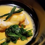 馳走 啐啄一十  - ④伊勢海老(宮崎県産)、あおさ(高知県四万十川産)、ほうれん草(広島県大野産)に和風アメリケーヌソース掛け
      伊勢海老は炭焼きされ、甘みが引き出されています
      ソースは伊勢海老の殻で出汁を取って豆乳仕上げ