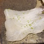 馳走 啐啄一十  - ⑧真鯒(まごち)(広島県呉産・3日寝かせ)
      放血、神経〆、脱水処理(塩)
      鮃よりも淡白で繊細で、舌でゆっくり味わいます。