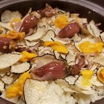 馳走 啐啄一十  - ⑲春トリュフ(イタリア産)ご飯(プレーン&生玉子入り)にホタルイカと蝦夷馬糞雲丹のトッピング
      春トリュフの控えめながらも艶やかな薫りが立ち昇って来ます
      トリュフてんこ盛り&蛍烏賊&蝦夷馬糞雲丹の豪華版