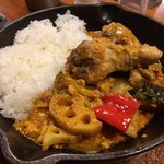キャンプエクスプレス - 骨付きチキンと彩り野菜の南インド風カレー
