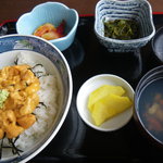 金剛食堂 - 生ウニ丼お吸い物は、いちご煮で1700円