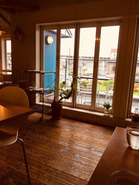 ブルーベージュカフェ Blue Beige Cafe 西川原 カフェ 食べログ