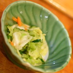 浜貞 - 焼きおにぎりとあら汁にサービスでお新香が付きました。２０１８年５月