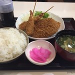 串かつのまるたけ - ミックスフライ定食680円