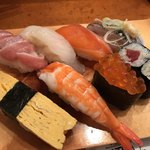 すしの伊八 - 料理写真:ランチの握り