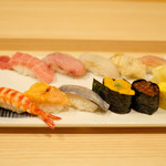 赤坂 すし 秀 - おまかせ10貫握り 1296円