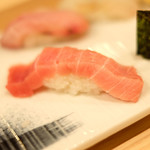 赤坂 すし 秀 - おまかせ10貫握り 1296円 の中トロ