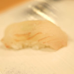 赤坂 すし 秀 - おまかせ10貫握り 1296円 のヒラメ