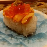 鮨おおね田 - バフンウニ　イクラのせ