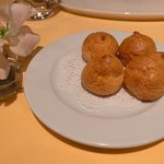アミューズのチーズ味のシュー